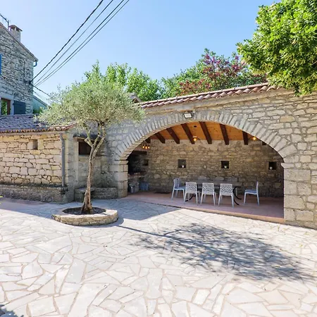 Estable - Village De Country house Joyeuse